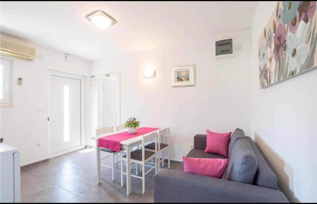 Apartment Nina Podstrana Exterior photo